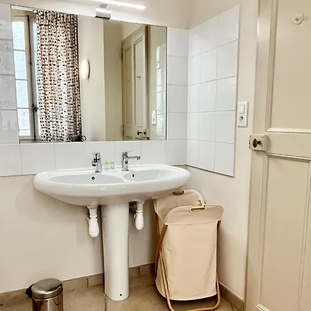 'petit Beguin' Au Coeur D'uzes Apartment Uzes