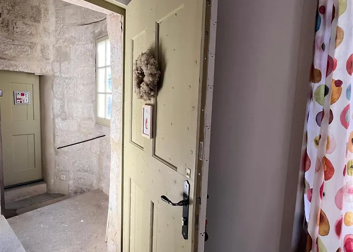 شقة 'petit Beguin' Au Coeur D'uzes Uzès